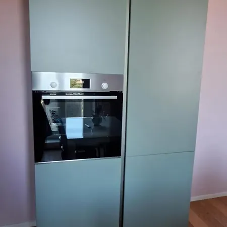 Un Nido Sui Tetti Vicino Al Mare * Γένοβα