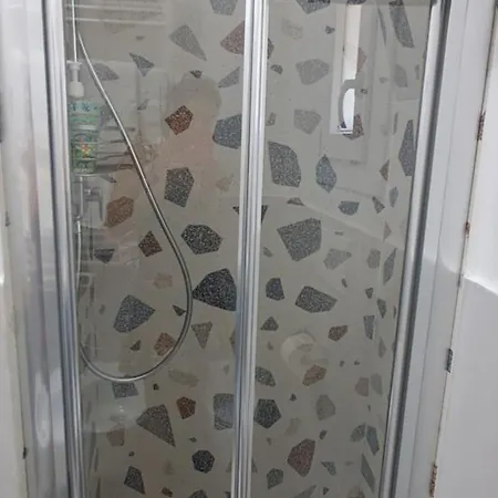 Un Nido Sui Tetti Vicino Al Mare Διαμέρισμα