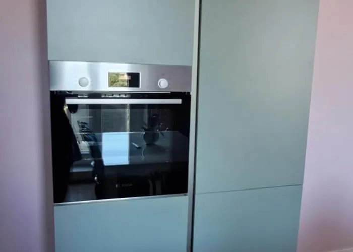 Un Nido Sui Tetti Vicino Al Mare * Γένοβα